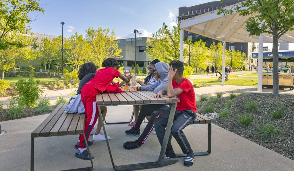 OM-GLM-04_border OM GLM 04_border